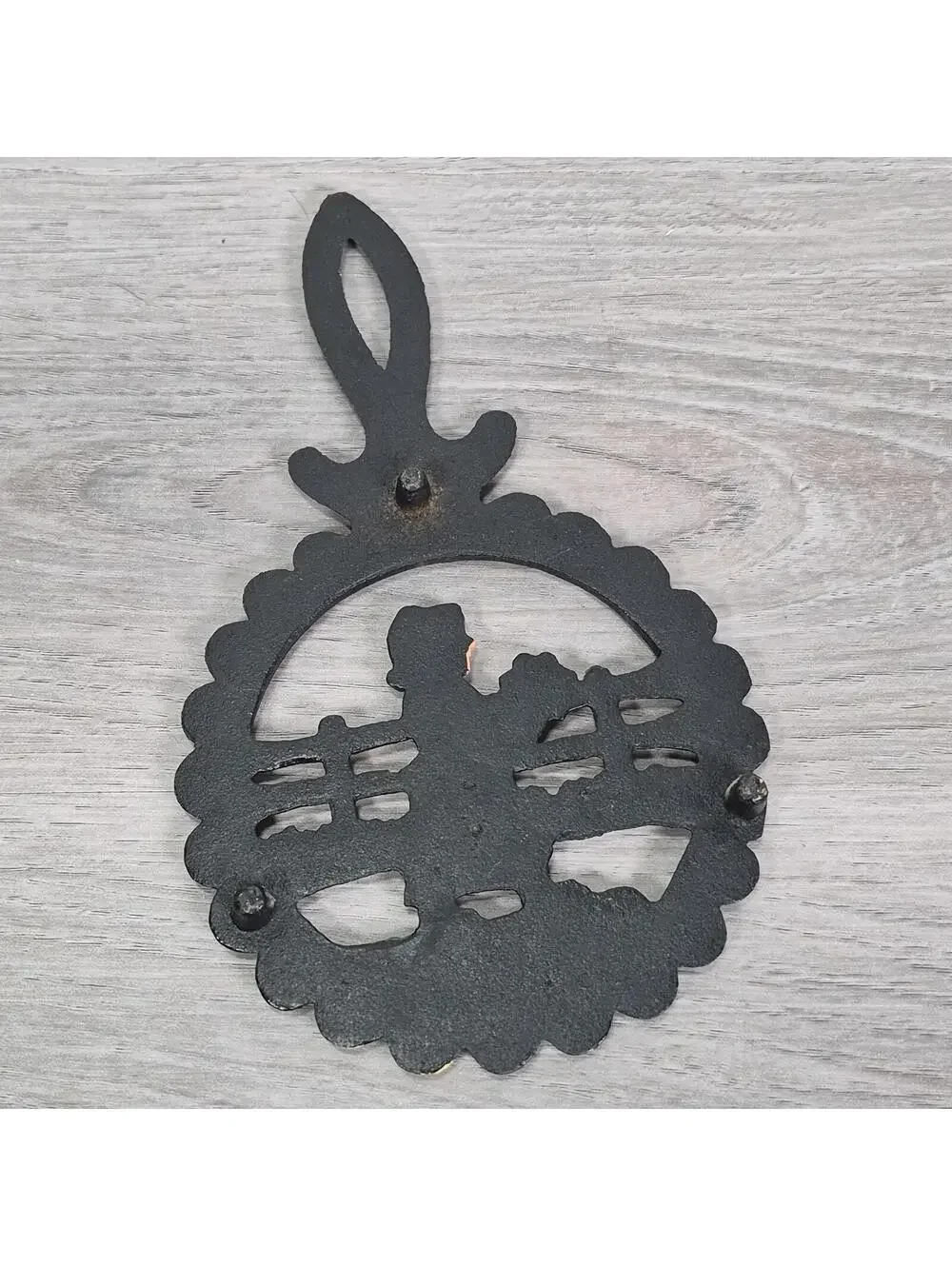 Dalecraft‎ Dutch Amish Folk Art Woman Flowers Cast Iron Trivet Wall Decor